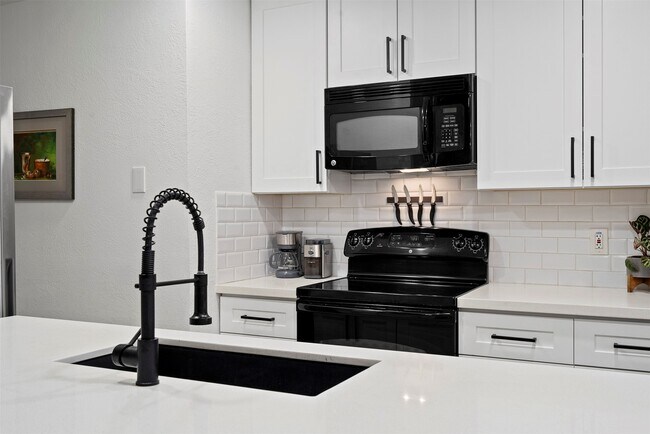 Building Photo - 20 Yewleaf Rd