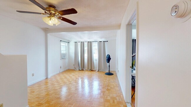 Building Photo - 54 Linwood St