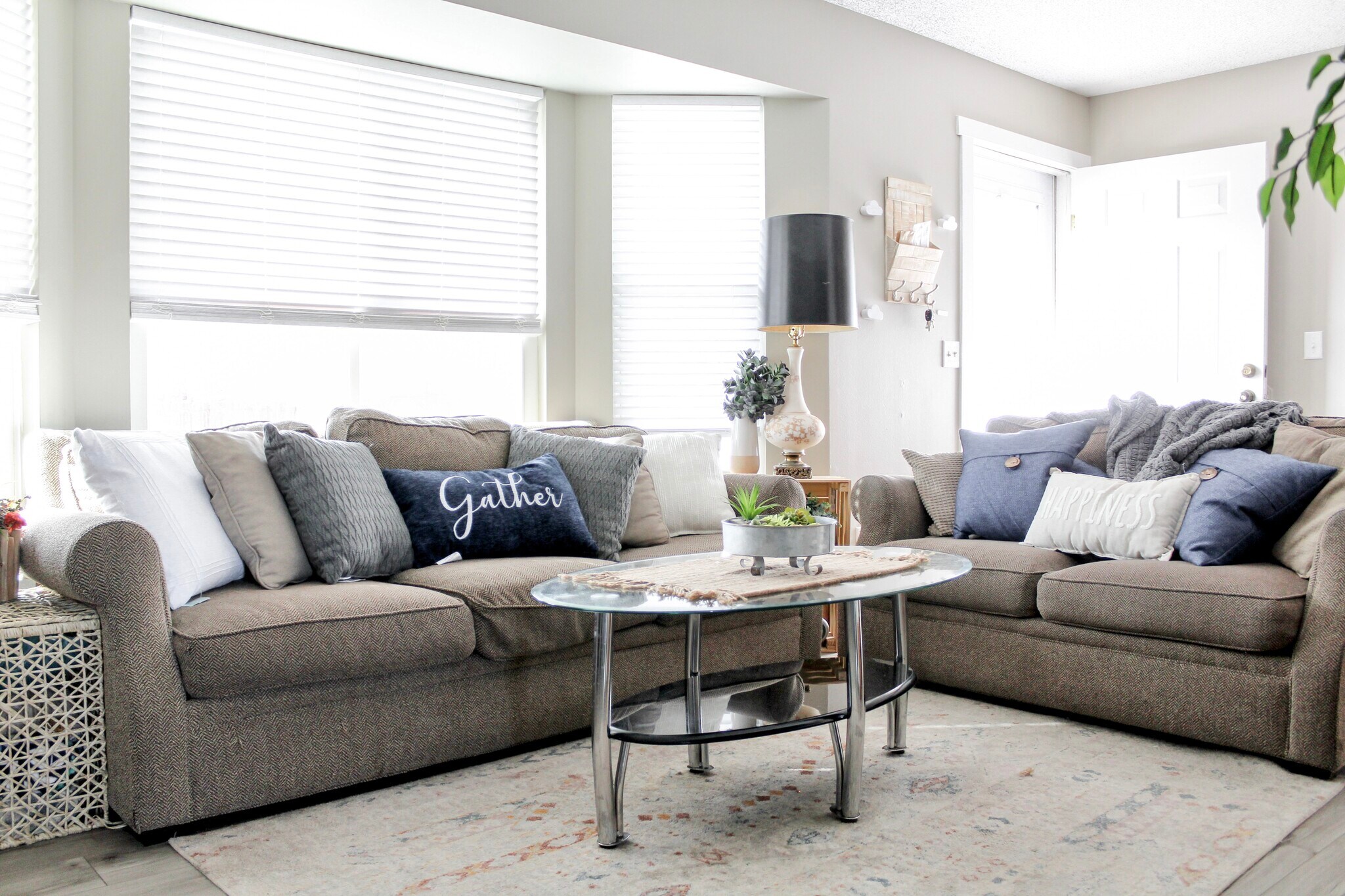 Building Photo - 1987 Palm Dr