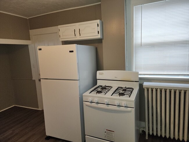 Building Photo - 3 bedroom 1.5 bath home