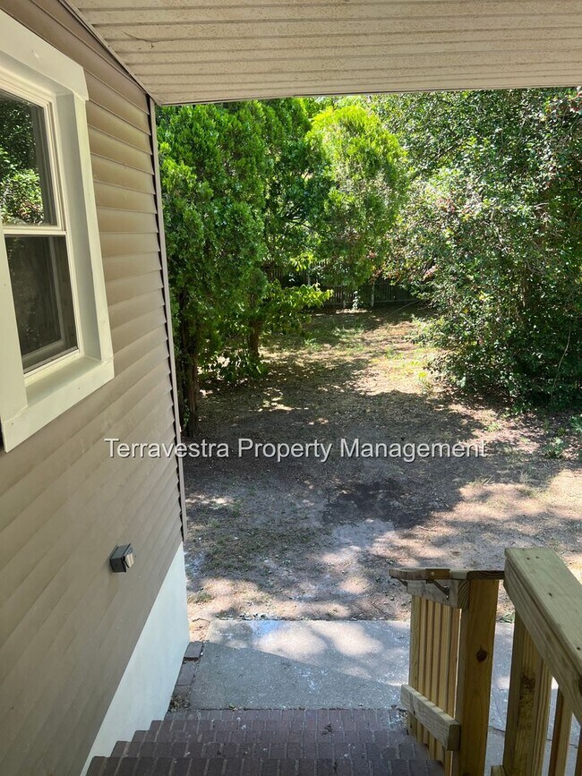 Building Photo - 4 Bedroom, 2 Bathroom Fully Renovated CO i...