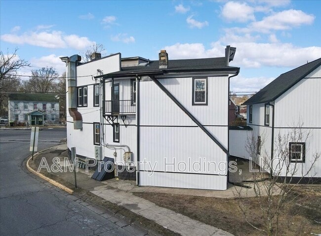 Building Photo - 147 N 9th St