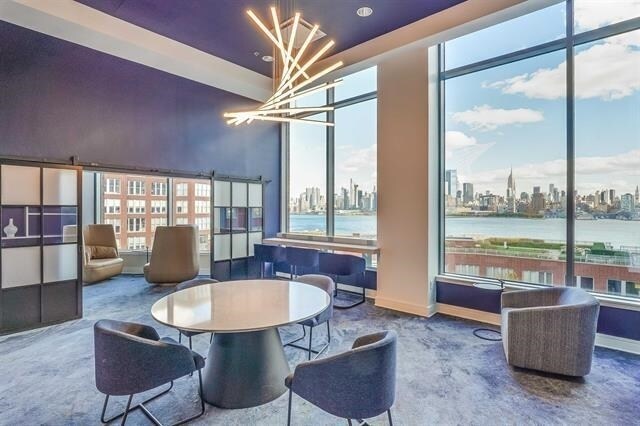 Building Photo - 1125 Maxwell Ln