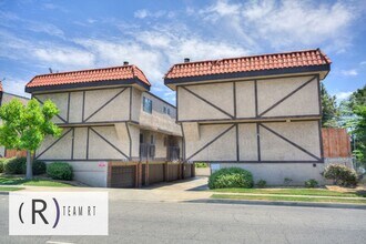 Building Photo - A Spacious Condo with a Quiet Community