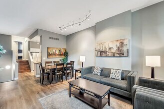 Building Photo - 713 Barton St