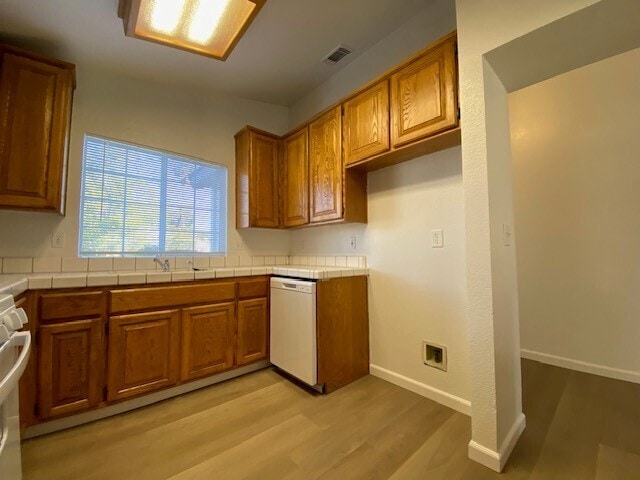 Building Photo - 3-bedroom, 2-bath, 1,107 sq. ft. single-story home in Sacramento