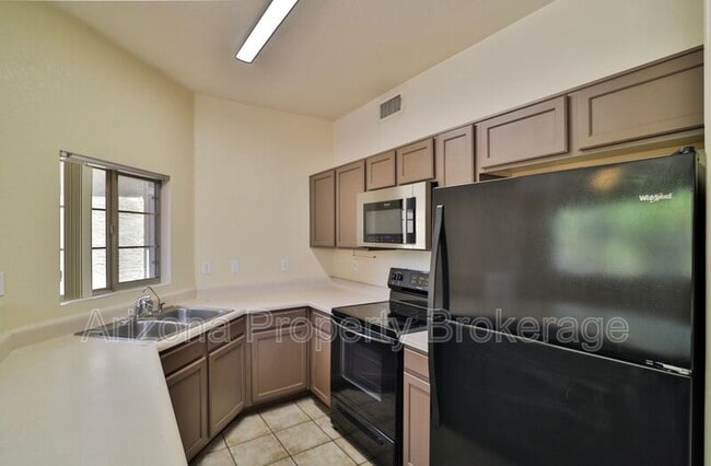 Building Photo - 1330 S Red Rock St