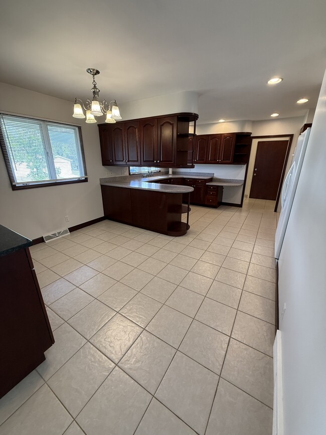 Building Photo - 3201 7th Ave S