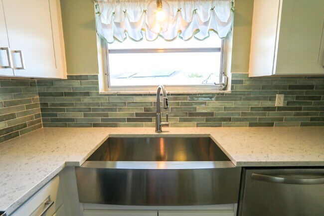 Building Photo - 1204 Harkness Way