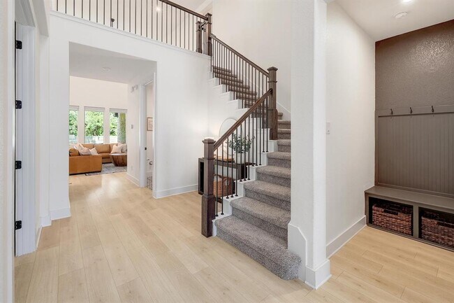 Building Photo - 1113 Wolf Hollow Dr