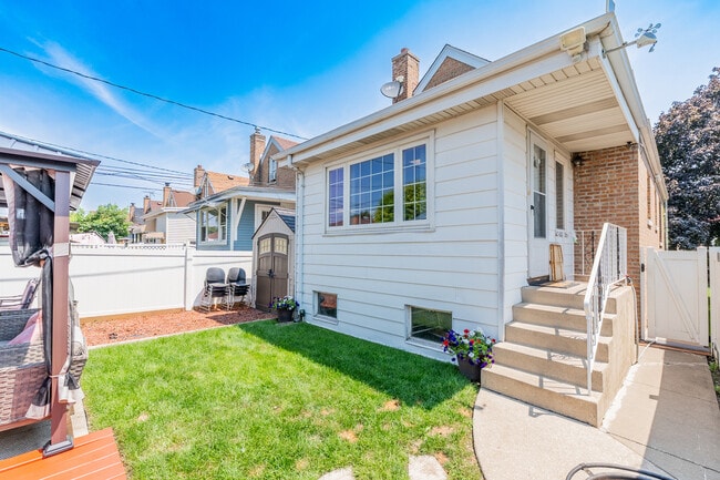 Building Photo - 3536 S 61st Ct