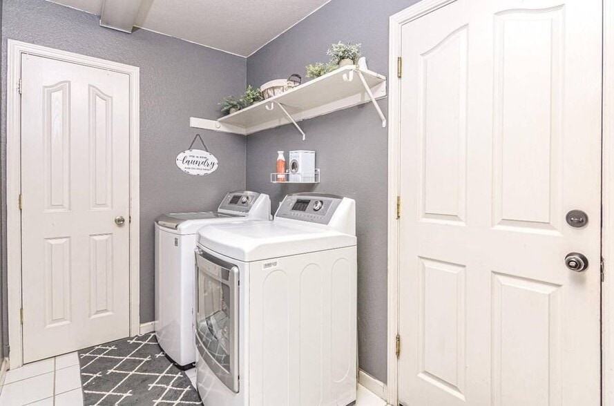 Building Photo - 8408 Arrowroot Cir