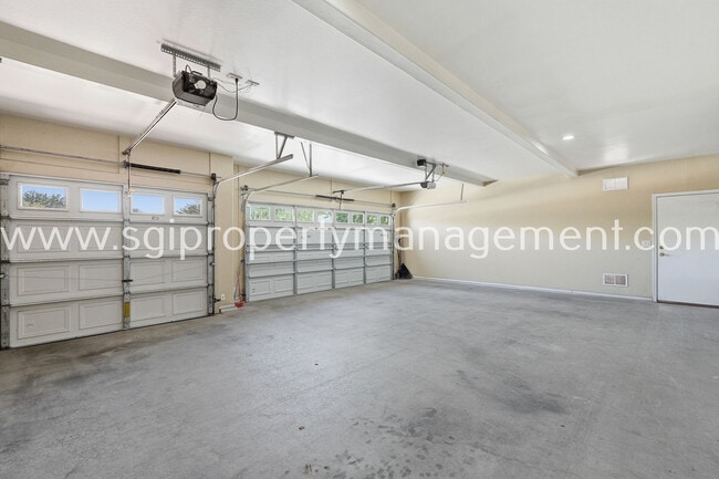 Building Photo - 6827 N 71st Dr