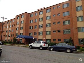 Building Photo - Utilities Included! Parking! Near Pentagon...