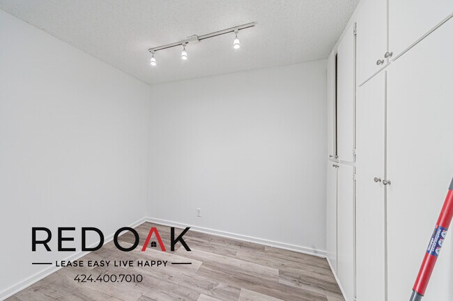 Building Photo - 21315 Roscoe Blvd