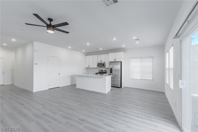 Building Photo - 9946 Kimura Hls Ave