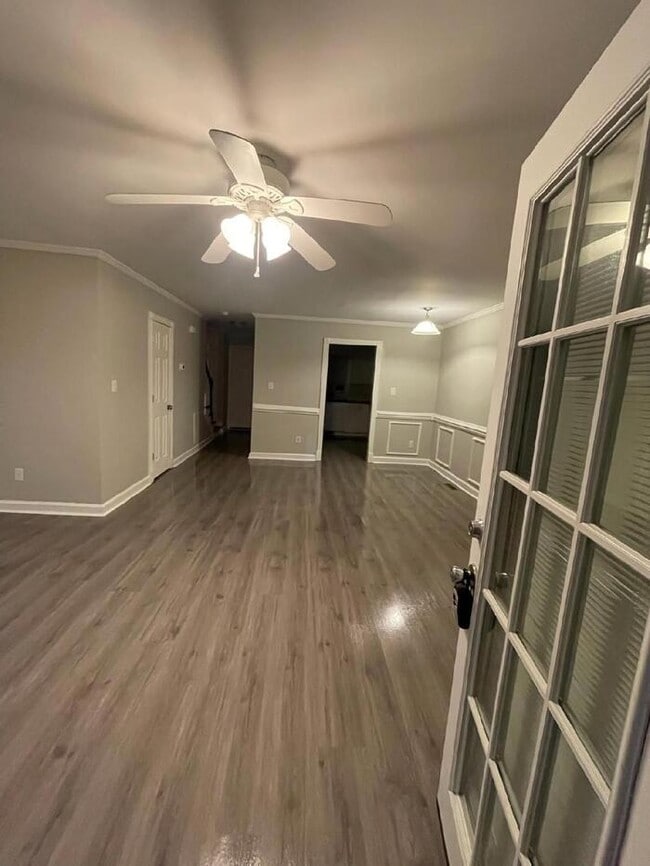 Building Photo - 2 Bedrooms 1.5 Bath