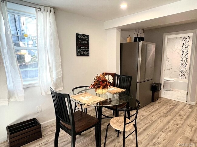 Building Photo - 126 W Main St