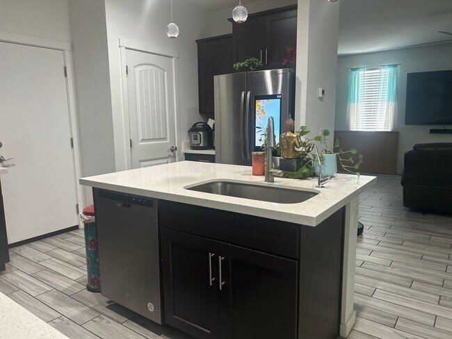 Building Photo - Charming 4BR House in Glendale