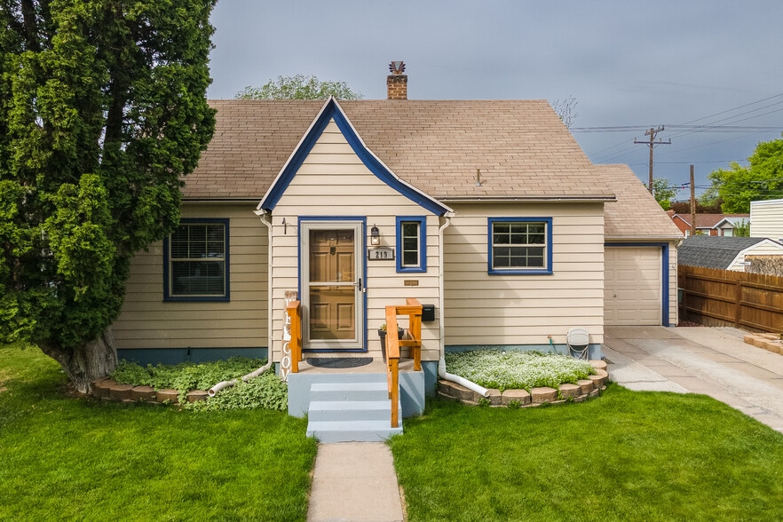 Primary Photo - 219 S 10th Ave