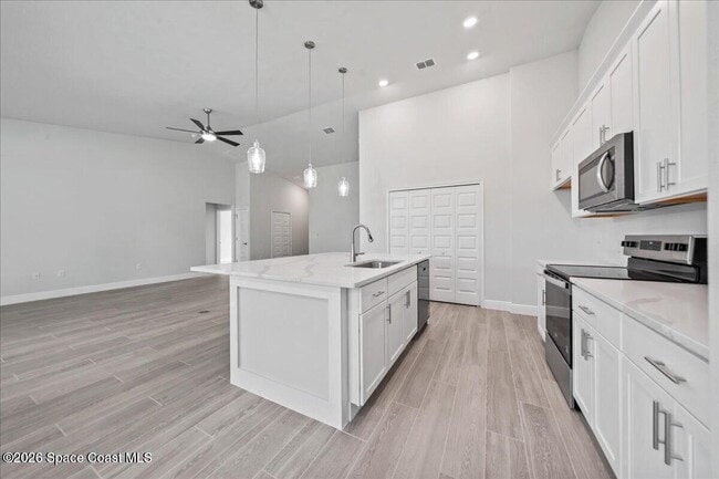 Building Photo - 407 Cellini Ave NE