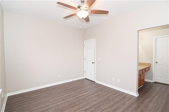 Building Photo - 3010 SE J St