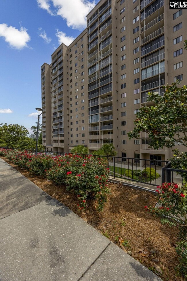 Building Photo - 1825 St Julian Pl