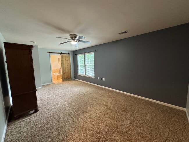 Building Photo - 624 Leonard Ln