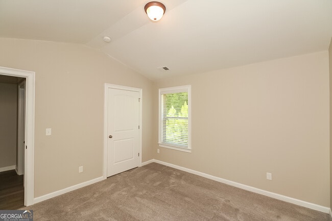 Building Photo - 5663 Valley Loop