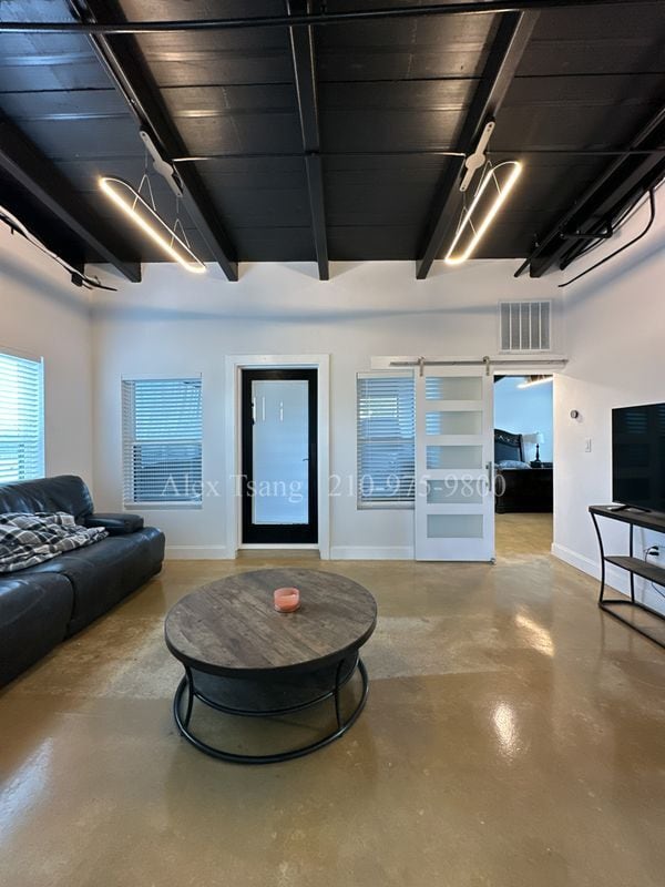 Building Photo - 811 Montana St