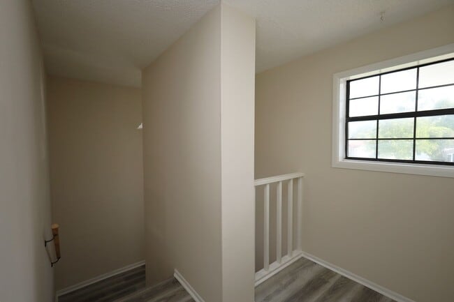 Building Photo - 2820 Kirkwood Cir