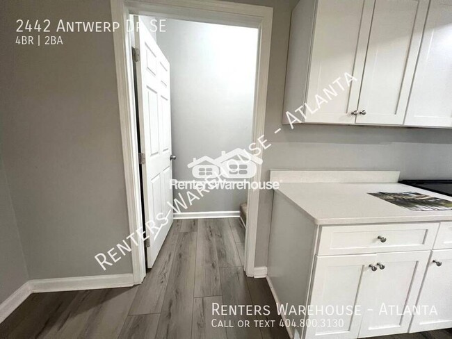 Building Photo - Charming and Fully Renovated 4-Bedroom Bri...