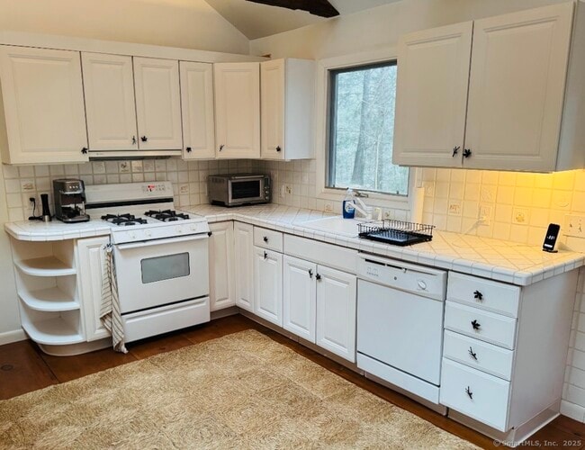 Building Photo - 231 Romford Rd