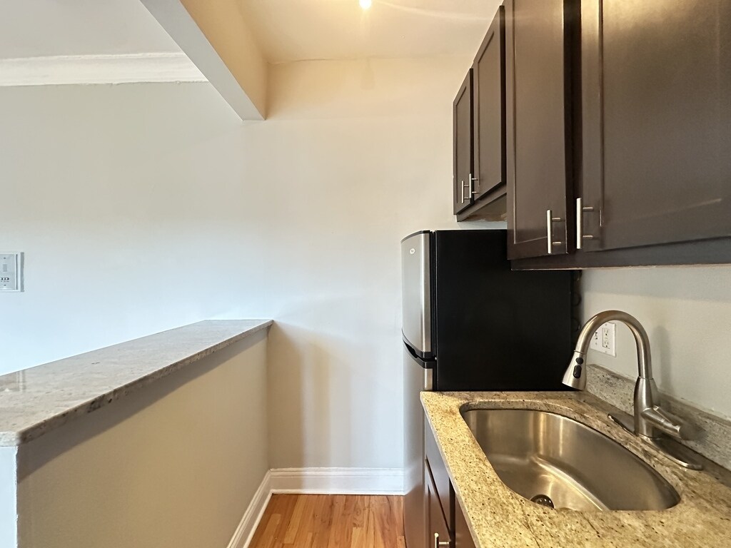 Building Photo - 4640 N Paulina St