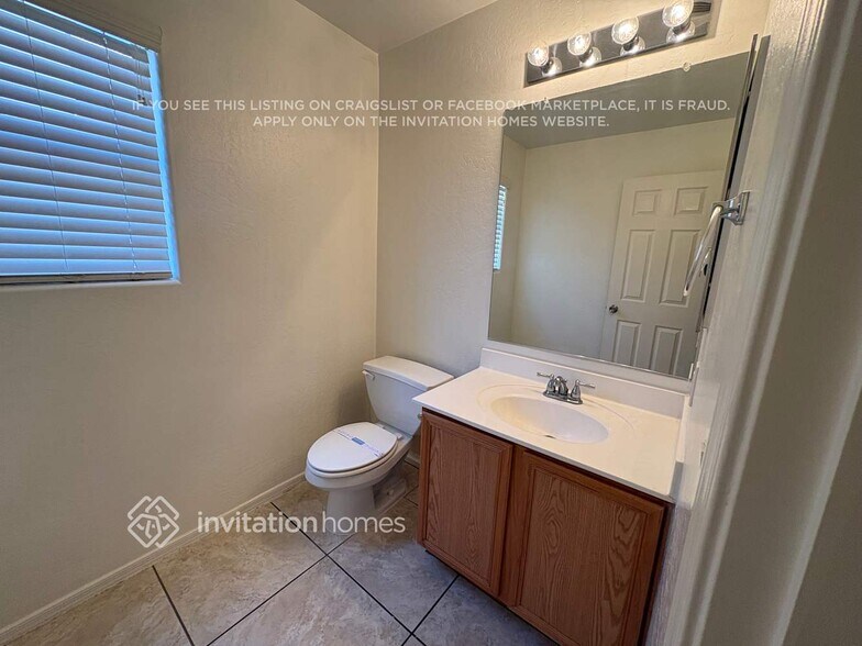 Building Photo - 7106 N 77th Dr