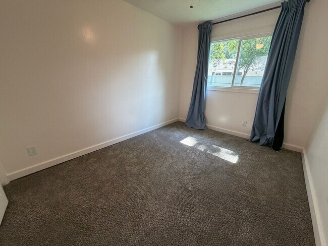 Building Photo - Italian Estates Property Management