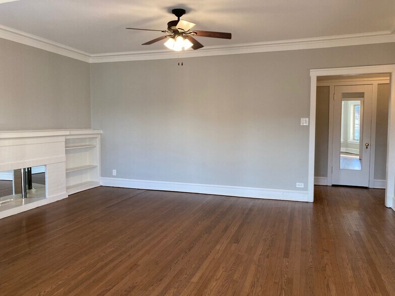 Building Photo - 1700 W Touhy Ave