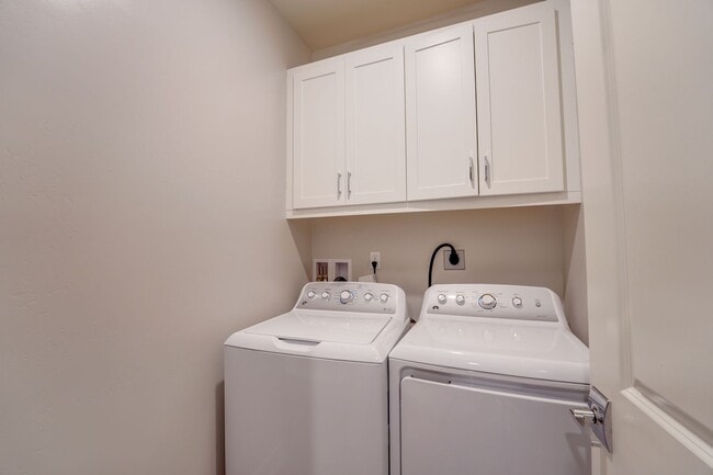 Building Photo - Recently Reduced-San Marcos Town-Home 3 Bedroom 2.5 Bathroom