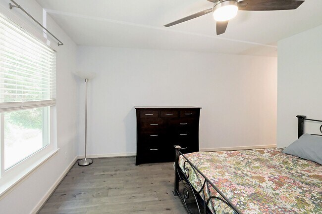 Building Photo - End-Unit Stonehenge Townhome With Loft & Private Deck