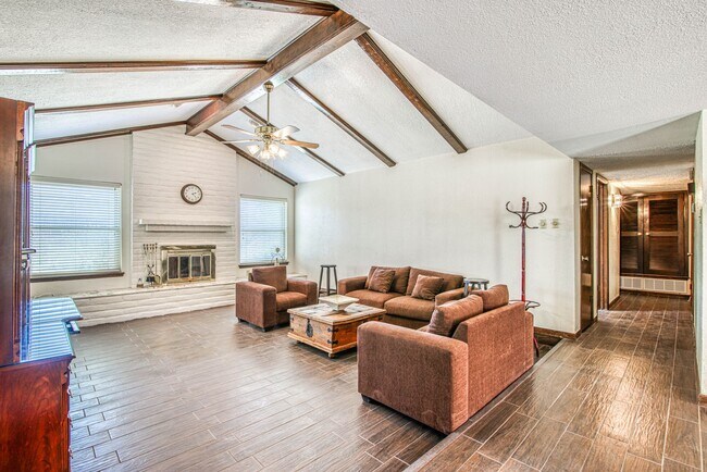 Building Photo - Beautiful 1-story southwestern-style home in west El Paso