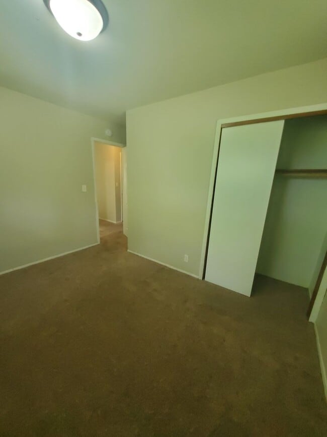 Building Photo - 3 bedroom 1 bath house in Davenport