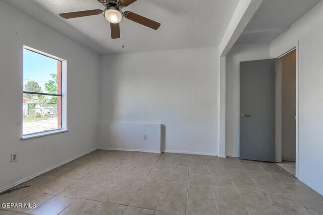 Building Photo - 385 Mireles Ct