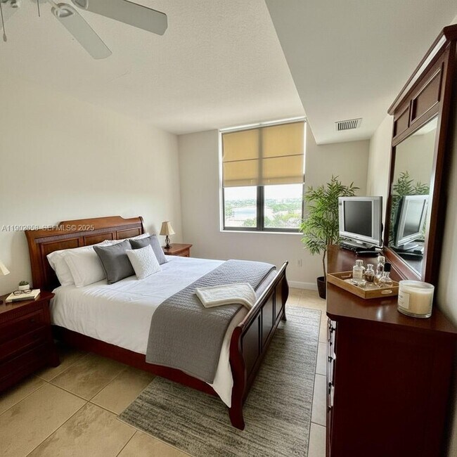 Building Photo - 888 Douglas Rd