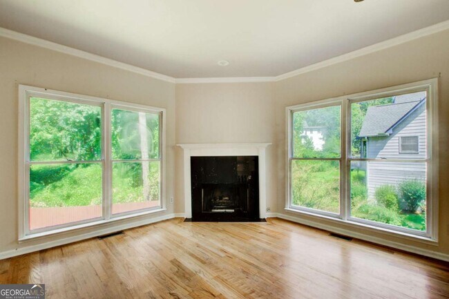 Building Photo - 2462 Empire Forest Dr