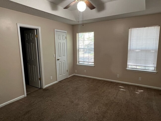Building Photo - 105 Baytree Ct