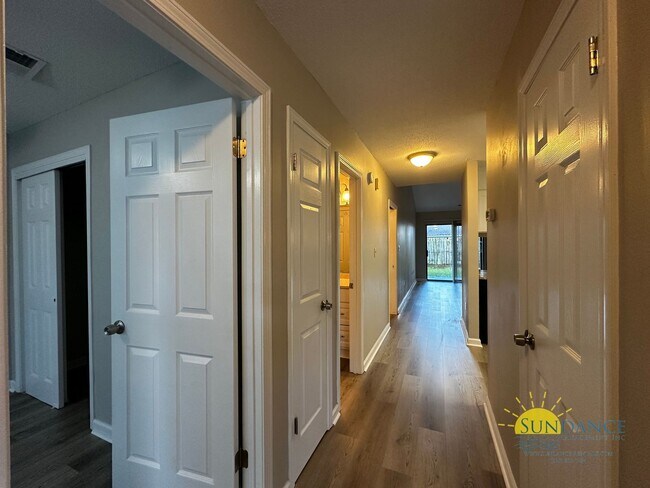 Building Photo - Magnificent 2 Bedroom Townhouse in Fort Walton Beach