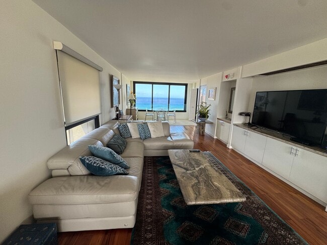 Building Photo - Luxury High-Rise Living with Panoramic Ocean Views at Yacht Harbor Towers