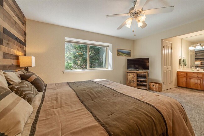 Building Photo - Lake Forest 3 Bedroom Ski Lease