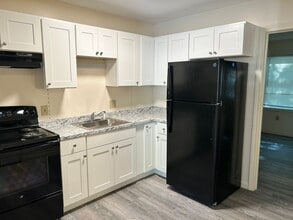 Building Photo - Briston Manor West