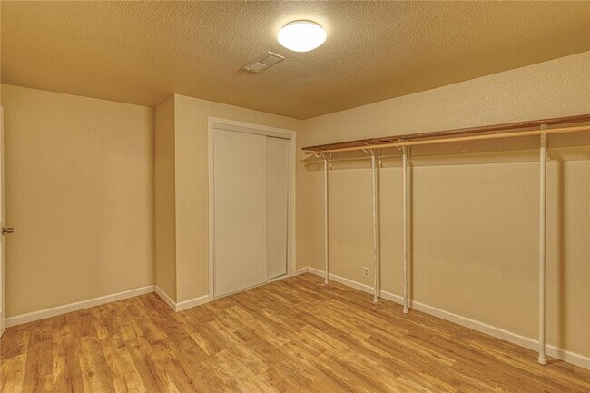 Building Photo - 296 Hartt Hill Dr